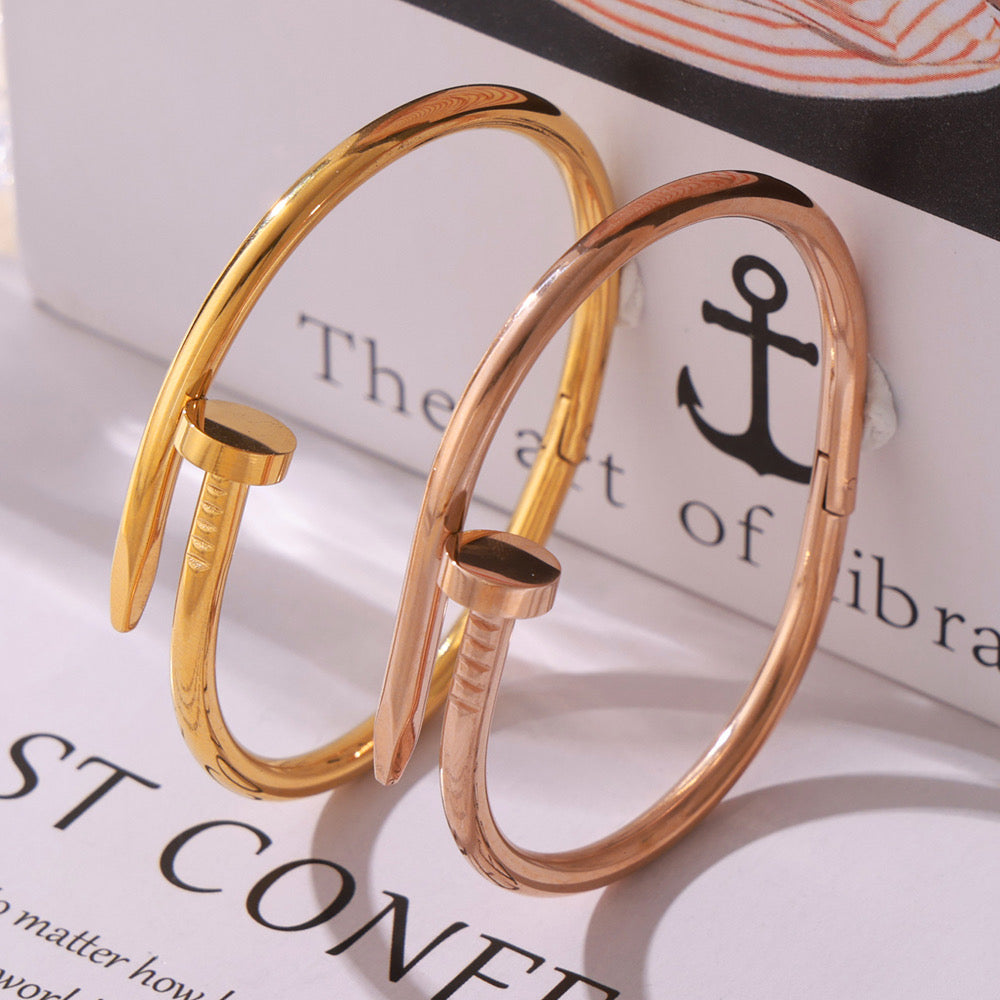 Clavo Bangle