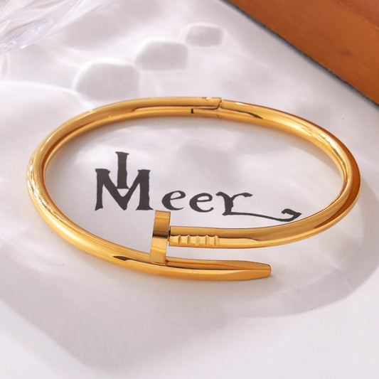 Clavo Bangle