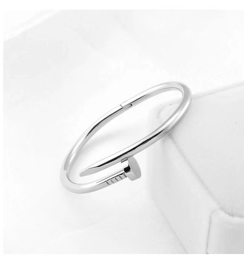 Clavo Bangle