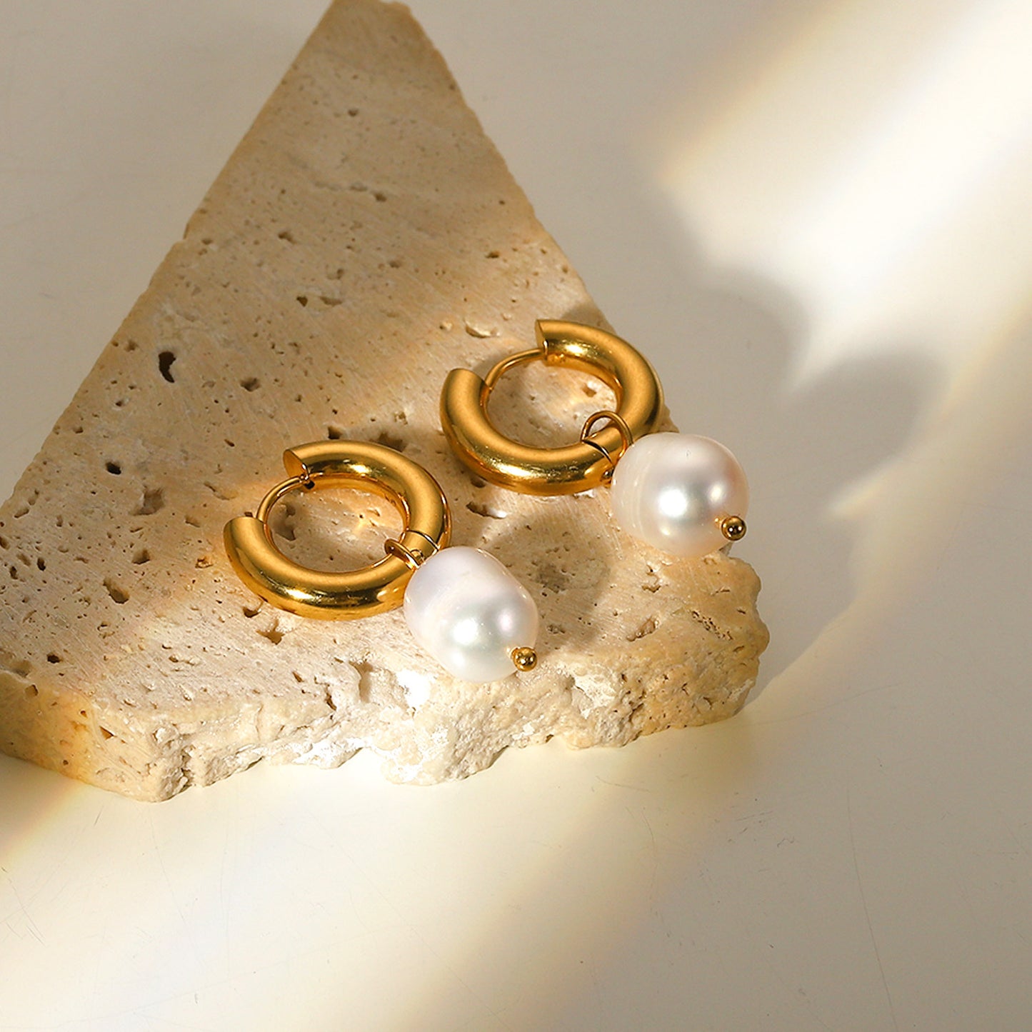 Margot Pearl Earrings